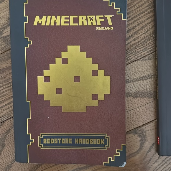 Scholastic MINECRAFT (3 books)  Handbooks: Construction, Redstone, Essential - Picture 6 of 12